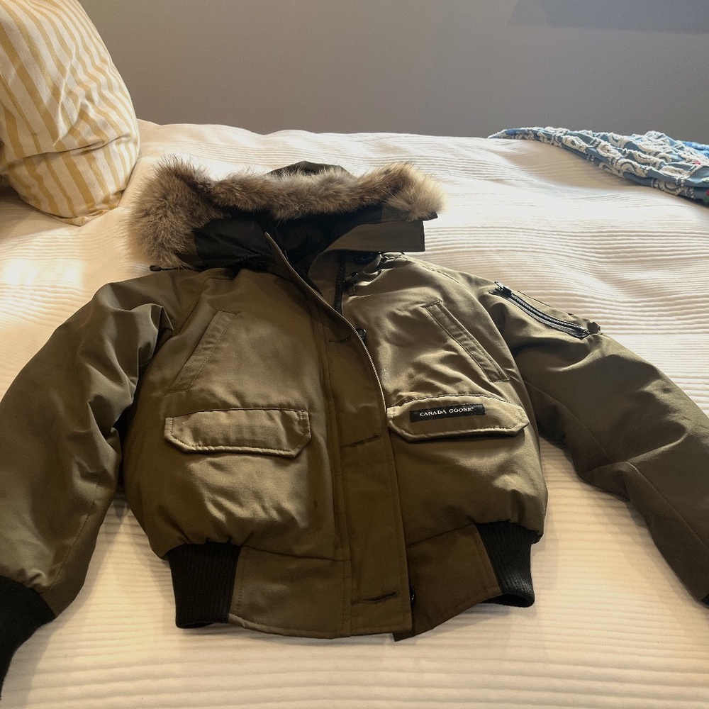 Woman's Canada Goose Chilliwak Bomber XS/TP - Discontinued Color Army Green